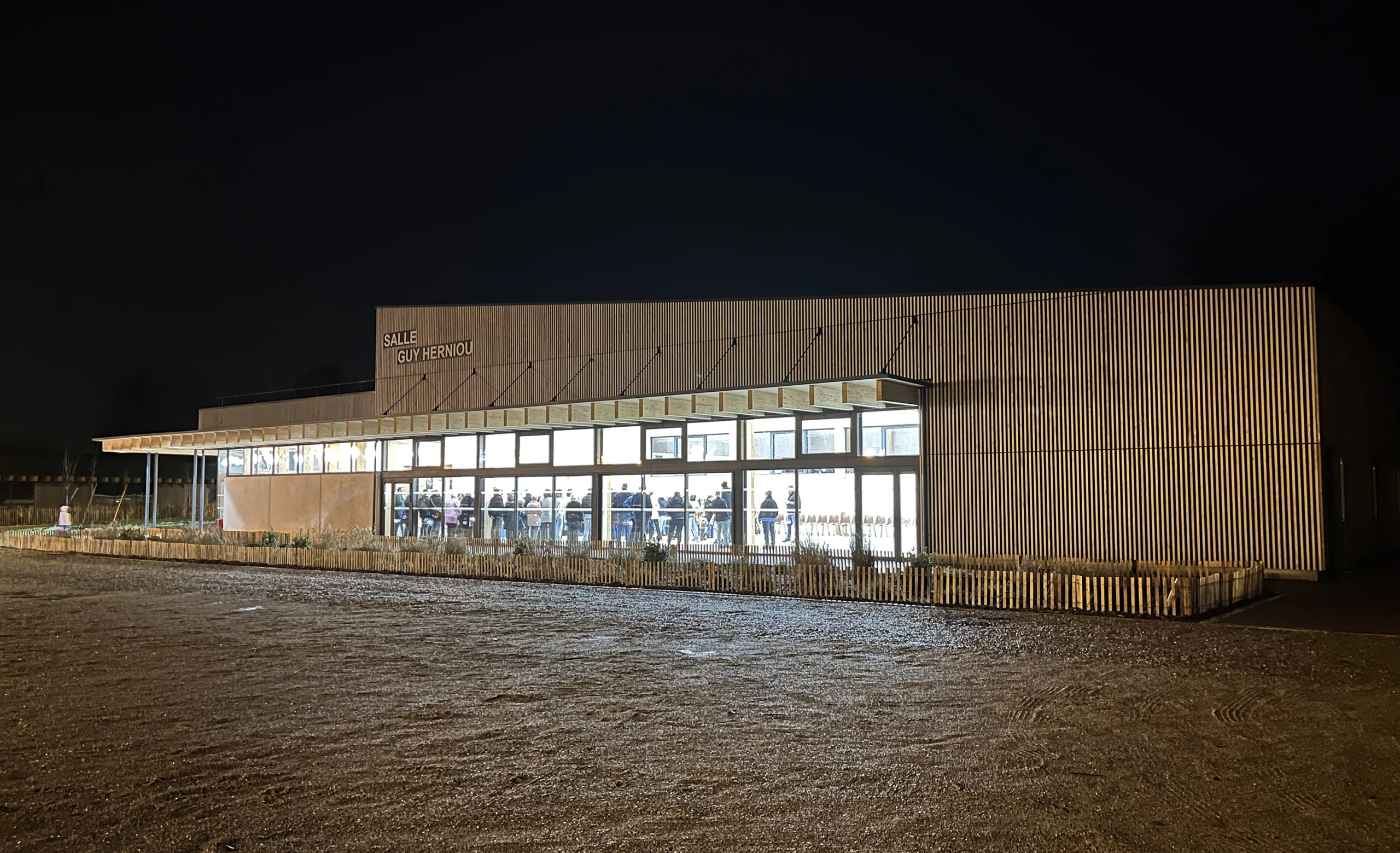 Construction de la salle communale Guy Herniou de Verneuil-l&rsquo;Etang